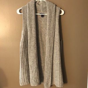 Gap sleeveless sweater vest